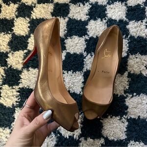 Christian Louboutin metallic peep toe heel 39